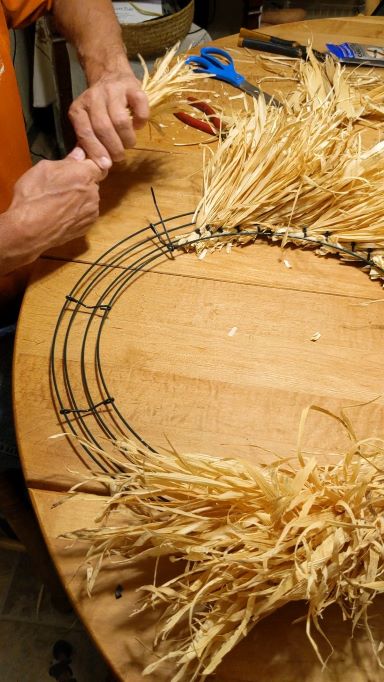 How To Make A Corn Husk Wreath – DIY